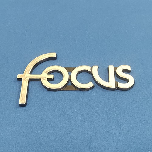 Эмблема "Focus" Форд Фокус 98-04  купить в сети магазинов автозапчастей Транзит, цена 690 ₽