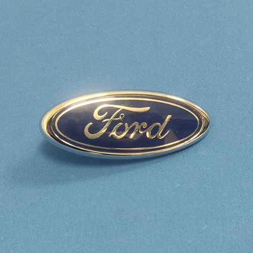 Эмблема "FORD" передняя Форд Фокус 98-05  купить в сети магазинов автозапчастей Транзит, цена 5 240 ₽